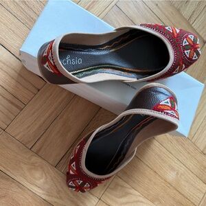Fushia Artisan shoes- Antique” leather hand embroidered ballet flats: Size 8